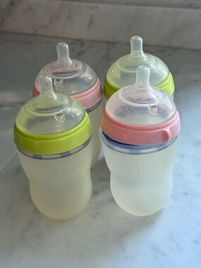 4 ComoTomo 8oz Baby Silicone Feeding Bottles with Fast Flow Nipples
